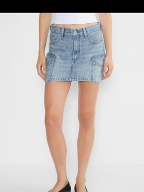Aritzia Denim Forum The 90’s Mid Rise Cargo Mini skirt NWT Sz 28W Women’s Denim